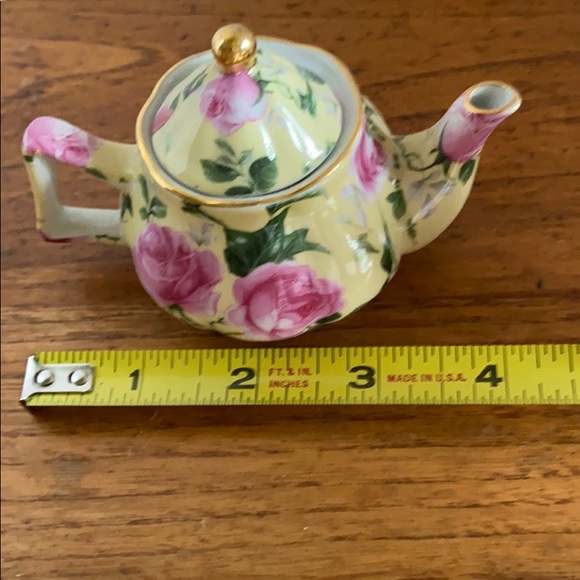 (2) Special place miniature China tea pots - Picture 7 of 9